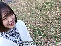 Japonské dospievajúce porno video s Ayumi z Tokya, ktorá dostáva prstami a olizuje svoju mačičku