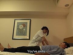 En japansk massage leder till otrohet med massören