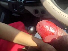 נערה הודית מקבלת את הכוס שלה נדפק על ידי בן זוגו של חבר בסצנת סקס מכונית לוהטת