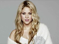 Shakira séduisante et séduisante en action