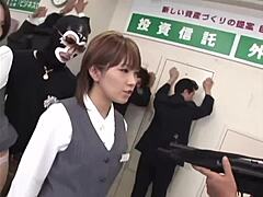 Regina frumuseții primește o slujbă în bancă în Hentai japonez