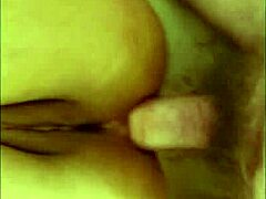 Une adolescente amateur profite d'une pénétration anale et creampie avec une grosse bite