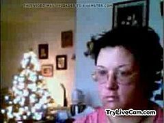 Sexy camgirl se chce bavit na své webové kameře na trylivecam com