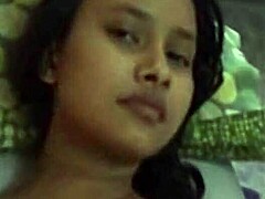 Momta, una linda novia india, es follada por su novio en 18 minutos