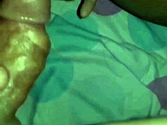 Video de larga duración de una filipina amateur siendo follada y llenada de semen en su coño