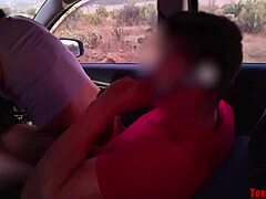 Una coppia messicana si comporta male in macchina, finché la polizia non li separa