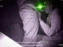 Piilotettu kamera tallentaa aitojen pariskuntien seksiä junassa