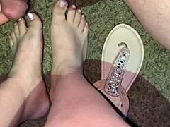 Compilação de pés latinos amadores recebendo ejaculações em seus dedos dos pés