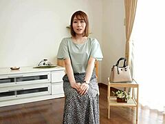 Haruna Nishijima, uma dona de casa japonesa sensual, recebe uma surpresa de creampie em seu vídeo de estréia