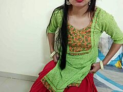 Μια ινδική έφηβη κοπέλα διχάζεται από τον κουνιάδο της σε HD βίντεο