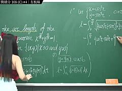 Peitos grandes e bunda grande da estudante universitária chinesa Zhang Xu neste vídeo pornô online