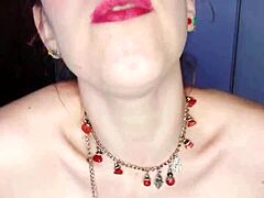 Shyyfxx is a natural tits fetishist who loves to be dominated by her lover