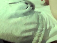 MILF Mamma Mamma Mammina Mommy Mom ottiene un figliastro per ingoiare il suo sperma in questo video hot