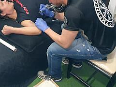 Německý tetovací umělec Xerecards rozhovor a placené tetování