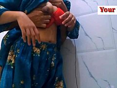 Bhabhi indiana tem sua buceta fodida por seu sobrinho em um vídeo caseiro