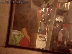 Video buatan sendiri tentang makcik berlekuk berpakaian selepas mandi