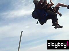 Odvážne blondínky Bianca Diamond a Kitty sa vyzliekajú pre vzrušujúci zážitok z paraglidingu