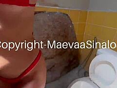 Maevaa Sinaloas spotyka się na publicznej toalecie z dobrze obdarzonym nieznajomym w Tajlandii