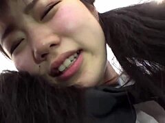 Japansk amatörbrunett njuter av oralt och rakat fittsex, som kulminerar i en utlösning
