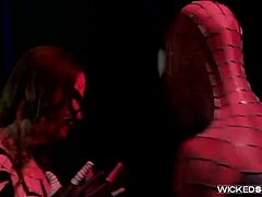 Dani Daniels dalam pertemuan panas dengan Axel Brown dalam Spiderman XXX 2