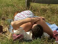 Norah, o fată fermecătoare de la fermă, îl seduce pe Steve Holmes pentru acțiune anală