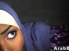 Kamusal Arap köle, ilk BDSM şaplaklamasını üssünden 23km uzakta deneyimliyor